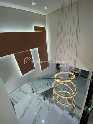 Imagem Este sobrado completo conta com 4 suítes, sendo 3 no andar superior e uma reversível no térreo, i...