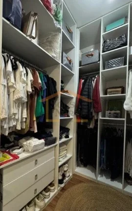 Imagem Sobrado com ambientes amplos e bem distribuídos, oferecendo conforto e acabamentos de alto padrão....