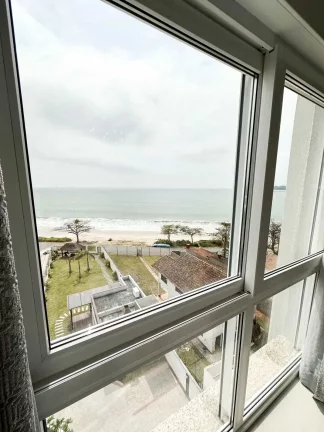 Imagem Cobertura duplex com vista mar 2 suítes mais 2 demi suítes e 2 vagas, piscina no terraço - Penha SC