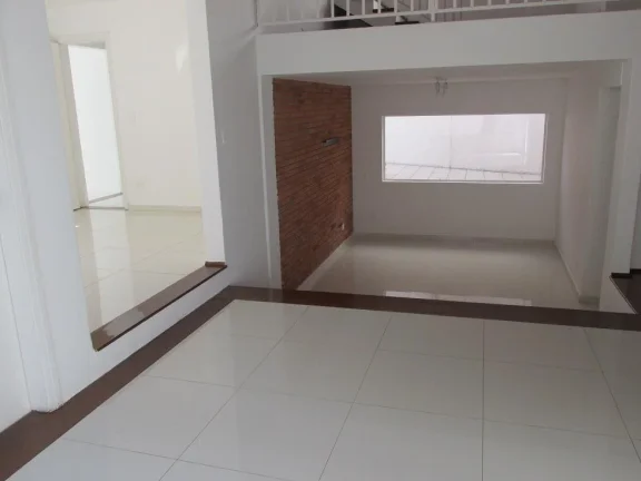 Imagem Casa no Res. Alpha 6 - 310m²