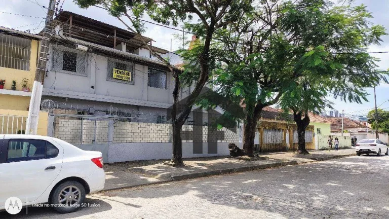 Imagem Casa de 284m² à venda, com 5 quartos (2 suítes), localizada no Cordeiro, Recife - Pernambuco.