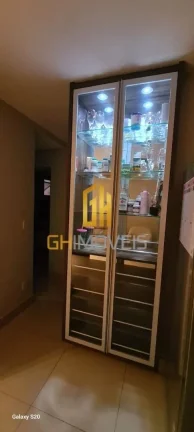 Imagem AP1556

Apartamento posui;

- 2 quartos sendo, 1 suíte;
 - 1 lavabo; 
- Sala;
- Cozinha; 

DIFERENC...
