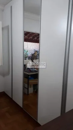Imagem Casa com apartamento conjugado 5 dormitórios no Parque das Américas, em Uberaba