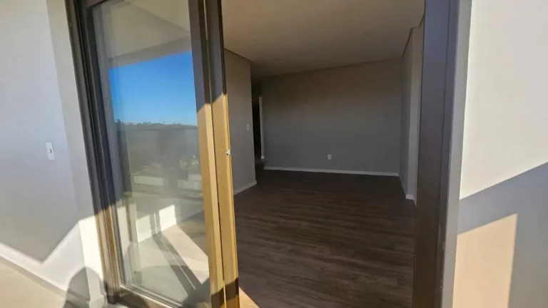 Imagem Apartamento sem mobilia com 3 dormitórios sendo 2 suítes e 3 vagas de garagem em Itajaí