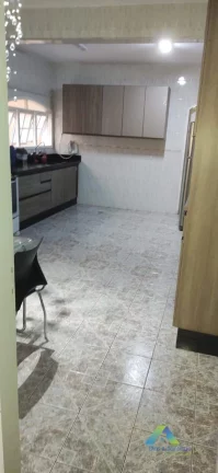 Imagem Sobrado à venda em Condomínio Fechado com 4 suítes e 4 vagas em Vila Moraes, São Paulo/SP