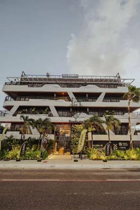 Imagem Apartamento térreo com área privativa á beira mar no Bessa - AP2871