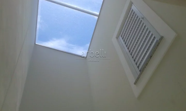 Imagem Sobrado Novo, com 180 metros de área construída, com 3 dormitórios, 3 vagas de garagem e churrasq...