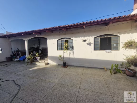 Imagem Casa para Venda em Goiânia, Aeroviário, 3 dormitórios, 1 suíte, 3 banheiros, 4 vagas