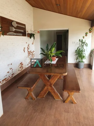 Imagem Casa com excelente terreno à venda em bairro residencial
