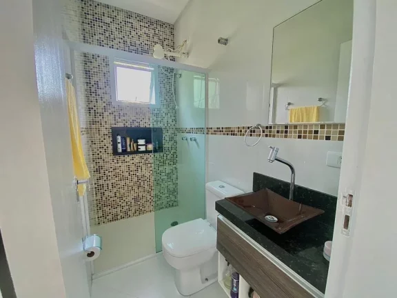 Imagem Sobrado de Luxo à Venda em Condomínio na Morada da Praia, Bertioga-SP: 4 Quartos, 4 Suítes, 5 Banheiros, 4 Vagas, 370m².