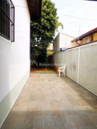 Imagem Térrea, ótima localização no bairro
Muito agradável
Varanda, jardim na frente da casa e no fund...
