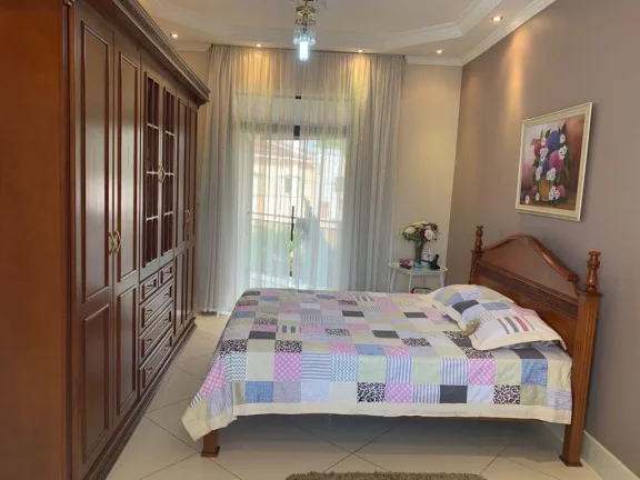 Imagem LUXO, LAZER E SEGURANÇA TOTAL: CASA COMPLETA COM PISCINA POR R$ 1.3 MILHÃO!