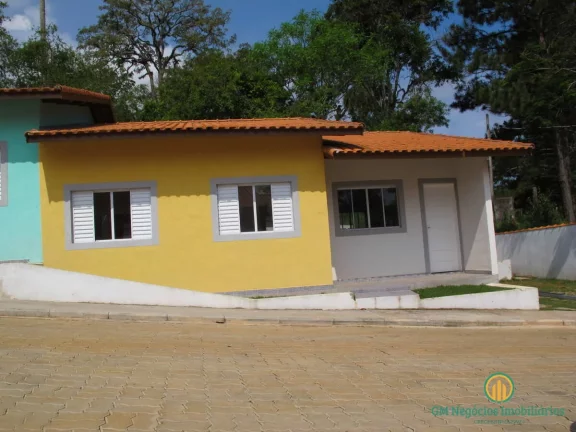 Imagem Linda casa térrea 3 dormitórios sendo 1 suíte com pisos quintal e 2 vgs