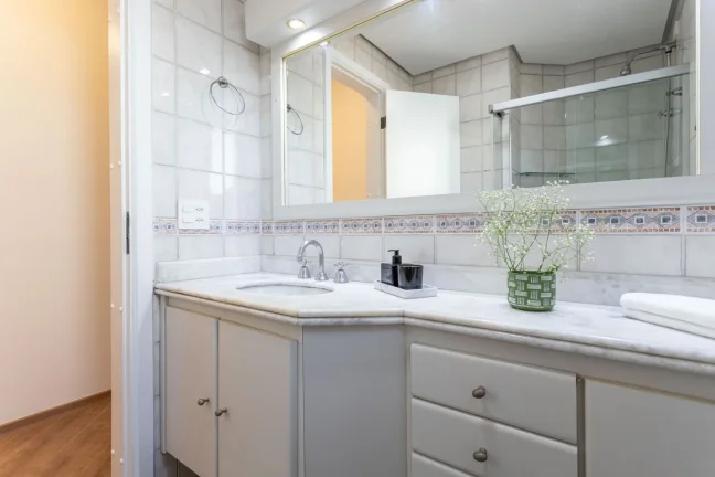 Imagem Apartamento 152M² Reformado, 4Q, 2 Suítes, 3 Banheiros, 3 Vagas, Piscina, Churrasqueira, Salão de Festas, Playground, Salão de Jogos, Espaço Gourmet.