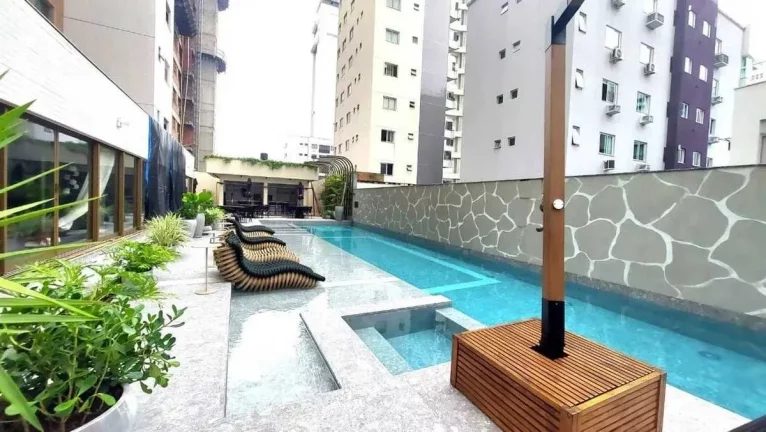 Imagem Apartamento novo de 4 suítes e 3 vagas de garagem no Centro de Balneário Camboriú