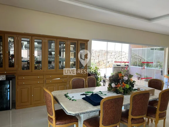 Imagem Chácara em Condomínio com 4 Quartos e 5 banheiros à Venda, 560 m²