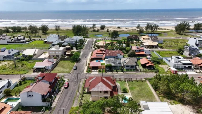 Imagem Sobrado 8 dormitórios - Bairro Capão Novo