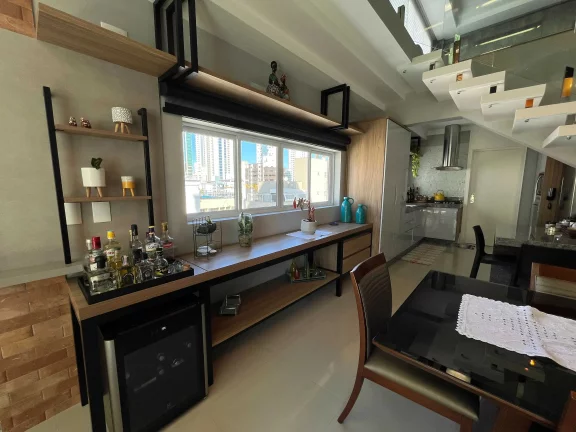 Imagem Apartamento duplex finamente mobiliado 3 suítes e 2 vagas no Centro de Balneário Camboriú/SC