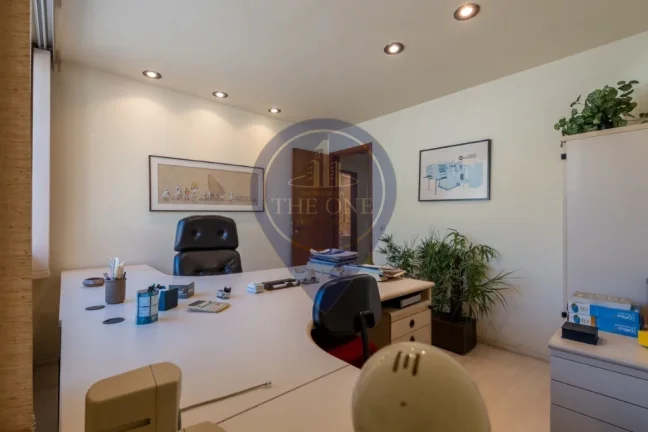 Imagem Casa Comercial à Venda na Vila Olímpia: 2 Salas, 3 Banheiros e 2 Vagas de Garagem - São Paulo, SP