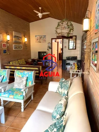 Imagem Ótima casa para aluguel de temporada em condomínio fechado a 100 metros da praia do Lázaro!!