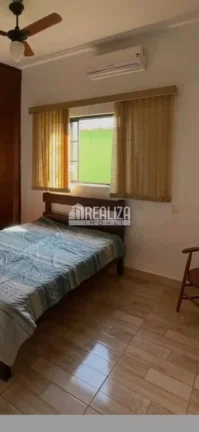 Imagem Casa com Piscina e Churrasqueira no CENTRO de Rifaina