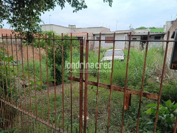 Imagem Terreno Residencial de 250m² Próximo ao HU, Escolas e Supermercado, Ótima Localização, Quitado, com Casa Pequena no Local
