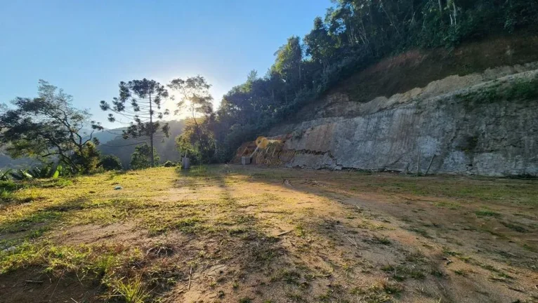 Imagem Terreno para Venda em Teresópolis / RJ no bairro Três Córregos