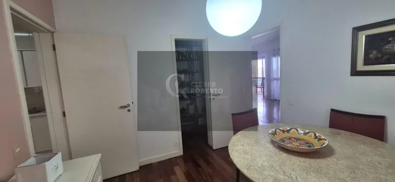 Imagem Apartamento com 4 Quartos e 6 banheiros à Venda, 318 m² por R$ 750.000