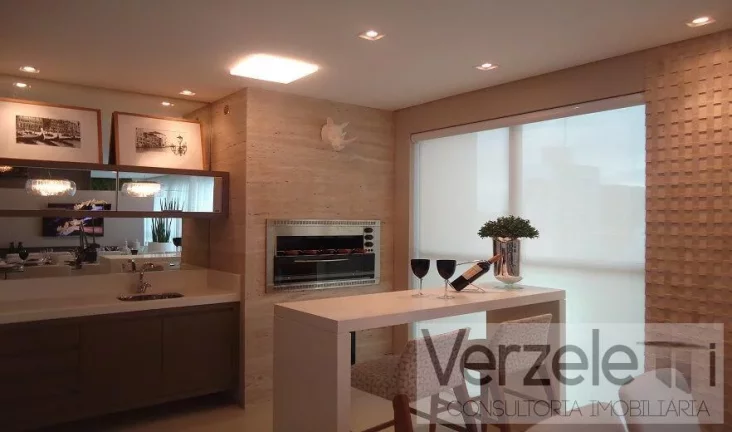 Imagem Apartamento 4 ou + dormitórios para Venda em Balneário Camboriú / SC no bairro Centro