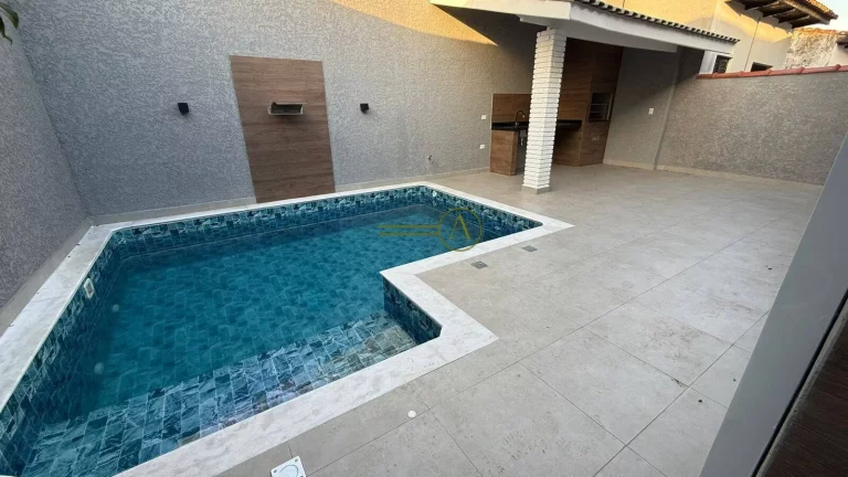 Imagem SOMENTE 200 METROS DA PRAIA - Casa térrea á venda com linda decoração e mar