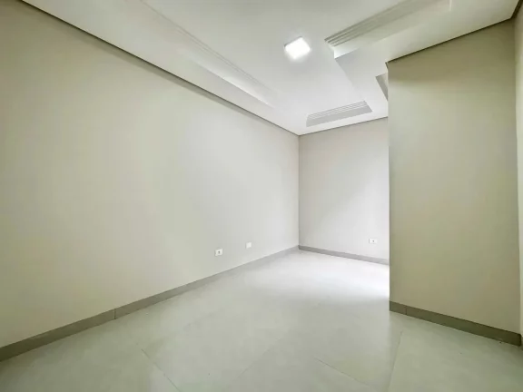 Imagem Casa semi mobiliada com 3 dormitórios sendo 1 suíte e 4 vagas de garagem em São José dos Pinhais
