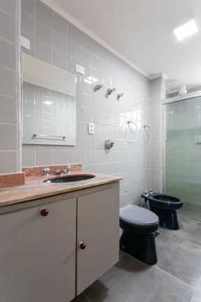 Imagem Apartamento 158M² Reformado, 3Q, 1 Suíte, 2 Banheiros, 2 Vagas, Salão de Festas, Playground, Brinquedoteca, Bicicletário, Área Verde.