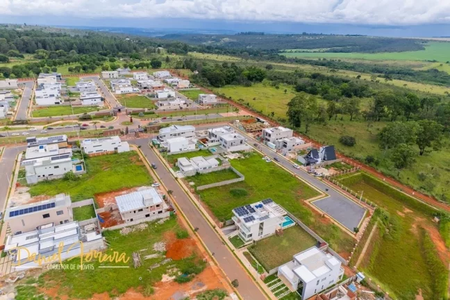 Imagem Lote com 400 m² totalmente regularizado e aceitando financiamento bancário.