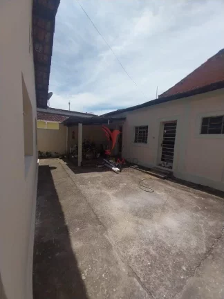 Imagem ...lt;br...gt;Casa ...agrave; venda no bairro Santa Rita em Guaratinguet...aacute;. S...atilde;o 3 q...