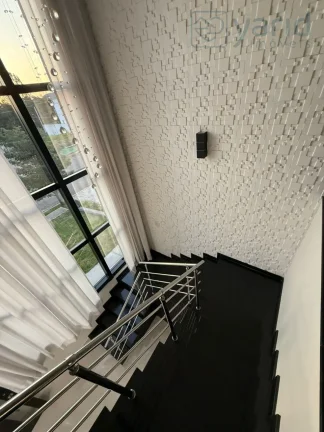 Imagem Casa em Condomínio à Venda em Localização Privilegiada: 3 Quartos, 1 Suíte, 3 Salas, 3 Banheiros, 4 Vagas de Garagem - 205,00 m².