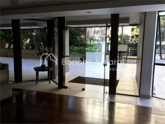 Imagem Amplo apartamento com área de 387m², 1 por andar, andar alto. O imóvel possui 2 suítes, 2 quarto...