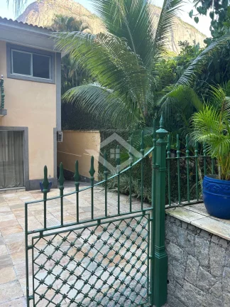 Imagem Casa Duplex de 4 Quartos para Venda na Gávea com 657 m²