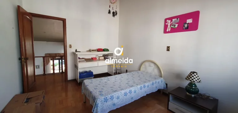 Imagem Casa 4 dormitórios à venda Centro Santa Maria/RS