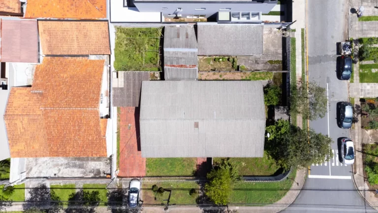 Imagem Terreno de esquina com 660 m² á venda por R$ 1.500.000 - Jardim das Américas - Curitiba/PR