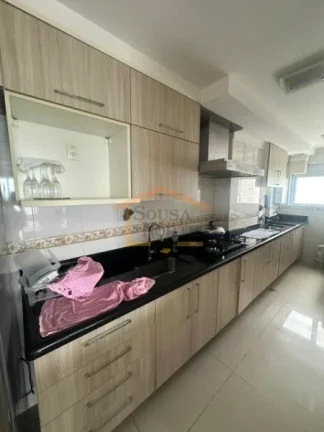 Imagem Apartamento originalmente com 4 dormitórios, estando com 3 dormitórios, sendo 1 suíte, rico em ar...