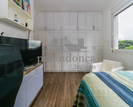Imagem Apartamento com 220m², 3 quartos sendo 1 suíte e 2 vagas.