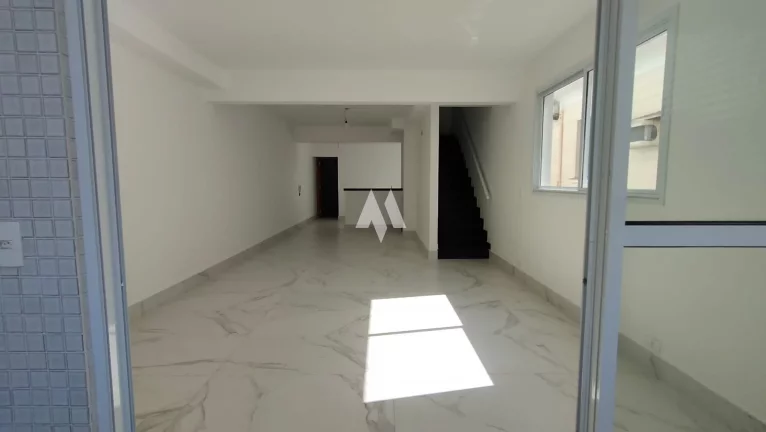 Imagem Casas Sobrepostas Duplex à Venda com 3 Suítes, Piscina e Churrasqueira no Embaré em Santos/SP
