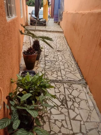 Imagem Casa térrea com 195 metros quadrados de área total, 3 quartos, ampla sala, cozinha, área de servi...