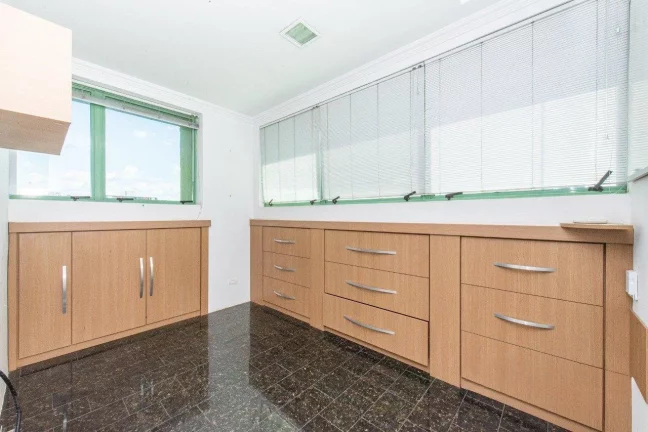 Imagem Sala Comercial com 1 Vaga no Batel