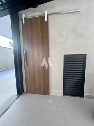 Imagem Casa à venda com 2 dormitórios e Acabamento Requintado no bairro da Ponta da Praia em Santos/SP
