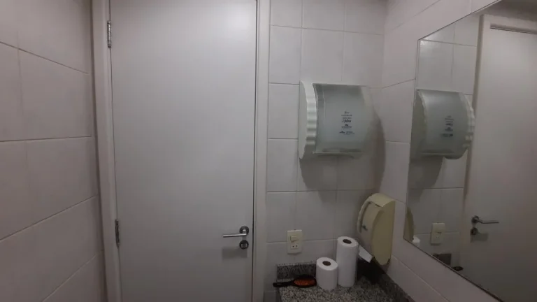 Imagem Sala Comercial para Venda em Rio de Janeiro, Barra da Tijuca, 1 banheiro, 1 vaga