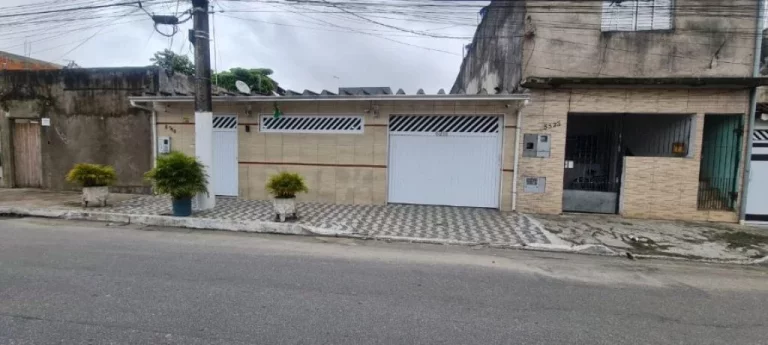 Imagem EXCELENTE CASA NA MIRIM COM 3 DORMITÓRIOS 8 VAGAS!!!