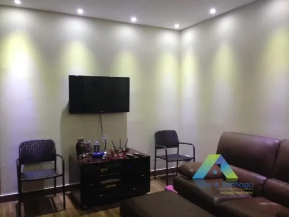 Imagem Linda casa toda reformada com fácil acesso a transportes publico e a comércios em geral.