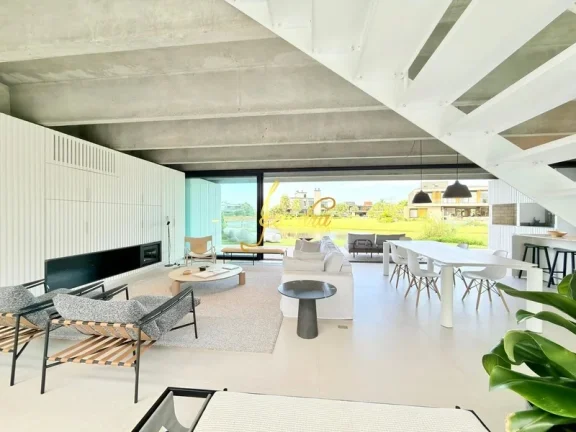 Imagem Casa contemporânea no condomínio Sense beira lago