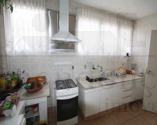 Imagem Apartamento amplo, bem distribuido, com living para dois ambientes, lavabo, 3 dormitórios sendo 1 s...